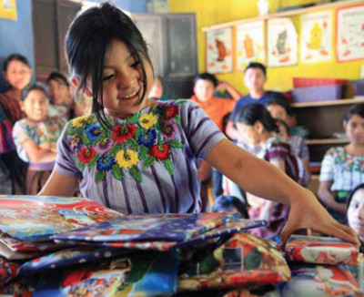 Niña estudiando